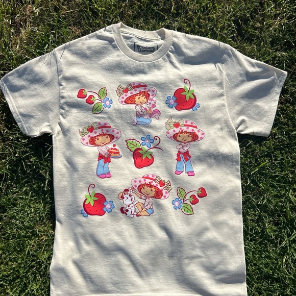 Strawberry shortcake t-Shirt size large - Picture 1 of 7